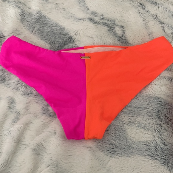 NWOT- Top - MEDIUM, Bottoms - SMALL - Picture 5 of 6